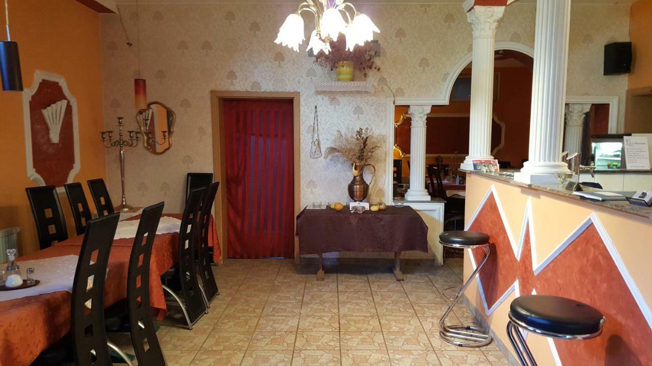 Ferienwohnung Leon's Silberwald Strasshof an der Nordbahn Exterior foto