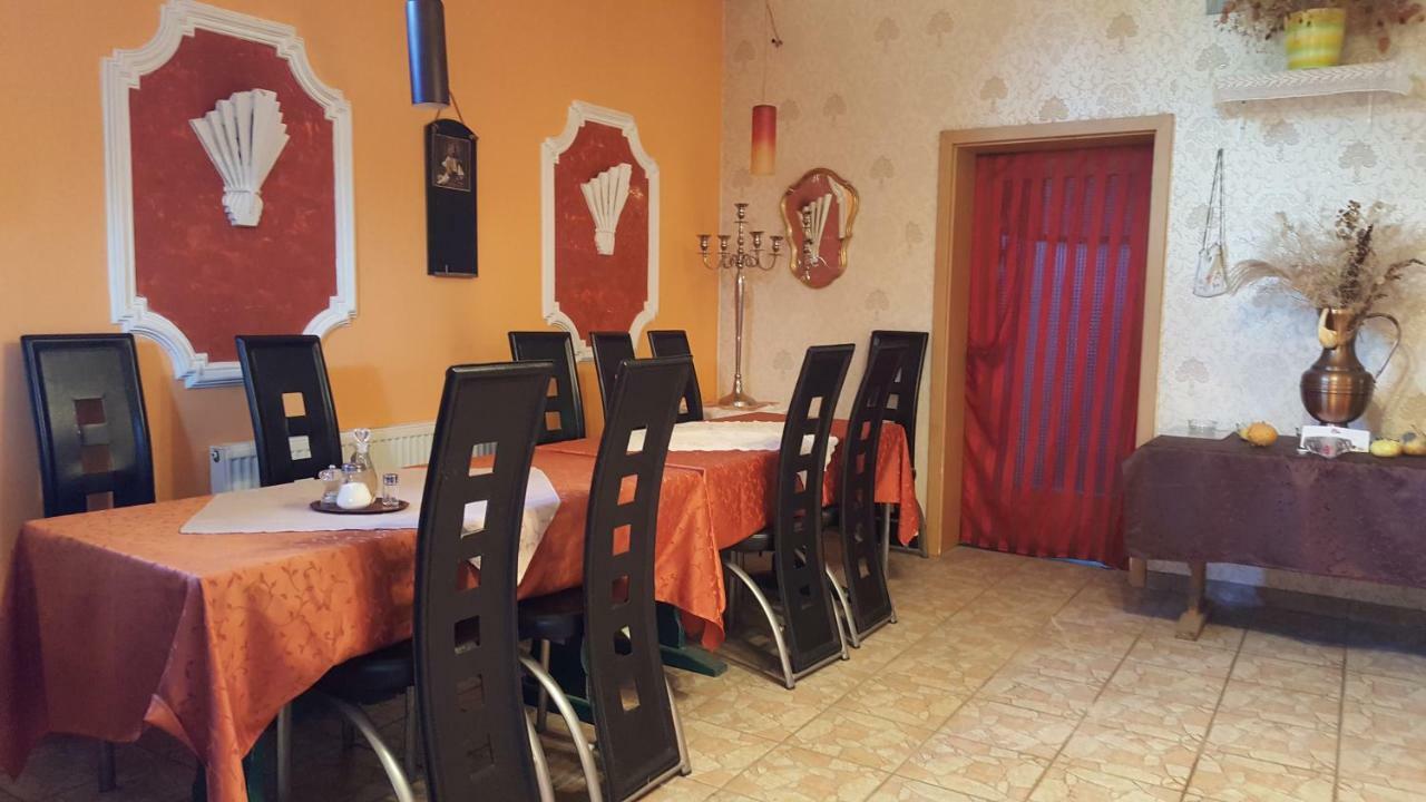 Ferienwohnung Leon's Silberwald Strasshof an der Nordbahn Exterior foto
