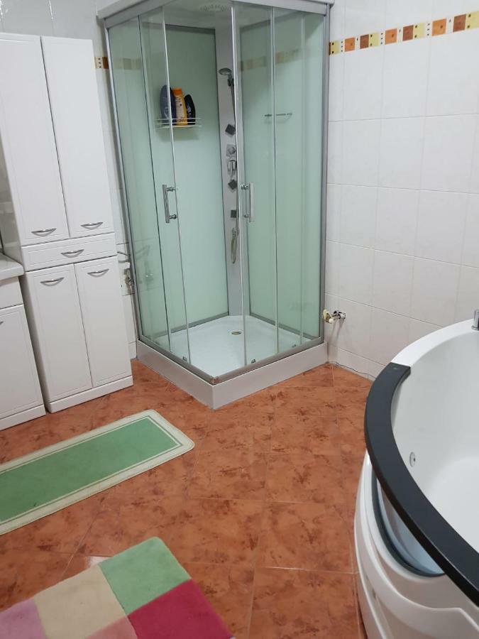 Ferienwohnung Leon's Silberwald Strasshof an der Nordbahn Exterior foto