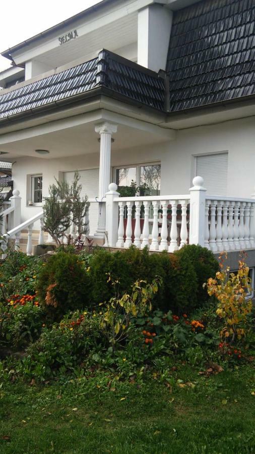 Ferienwohnung Leon's Silberwald Strasshof an der Nordbahn Exterior foto