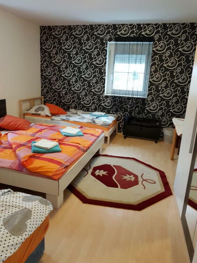 Ferienwohnung Leon's Silberwald Strasshof an der Nordbahn Exterior foto